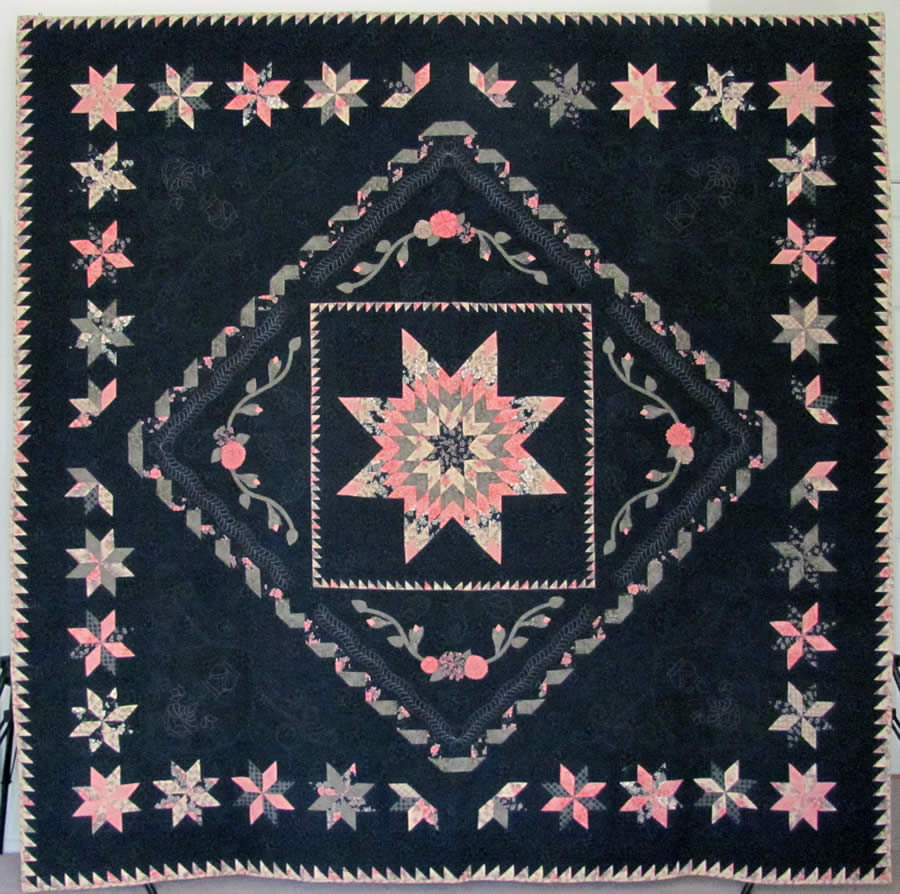 The Round Robin Flies Alone full quilt